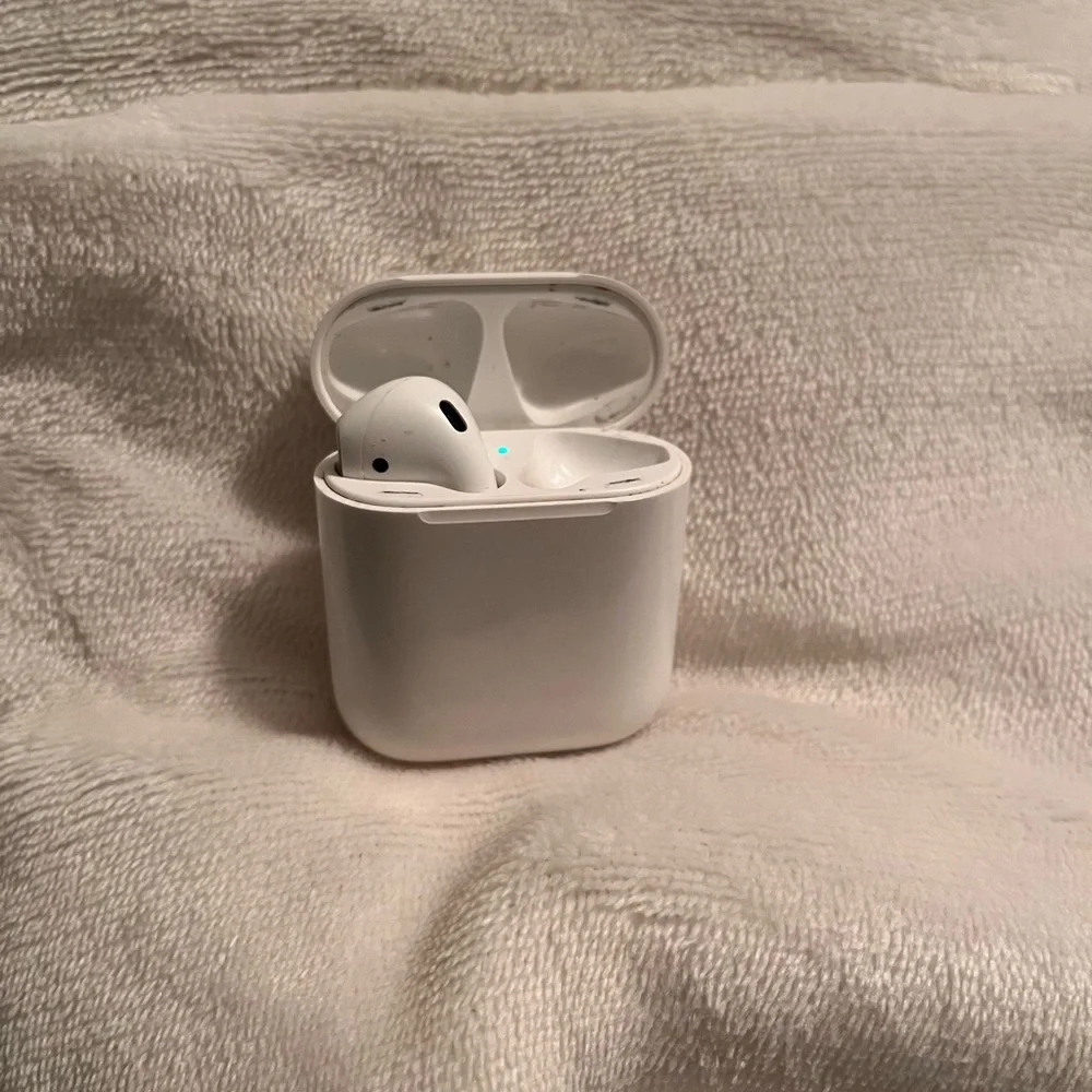 Wireless Earbuds with Charging Case - White